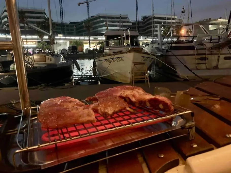 Cozy Boat Hotel In Barcelona & Ac & Wifi & Parking Sant Adrià de Besòs Spagna