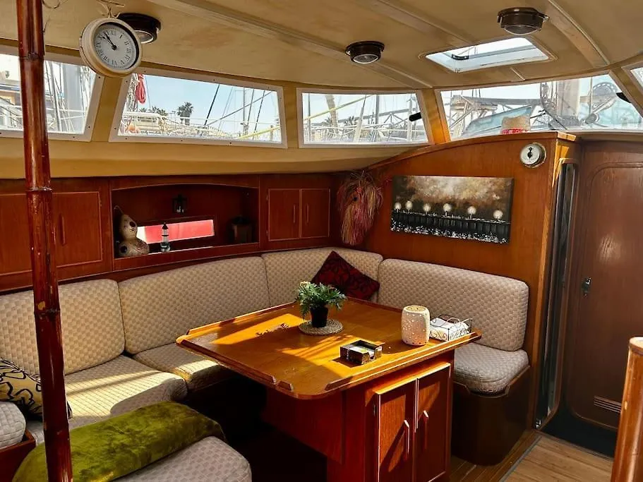 Cozy Boat Hotel In Barcelona & Ac & Wifi & Parking Sant Adrià de Besòs 0*,  Spagna