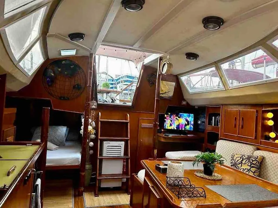 Botel Cozy Boat Hotel In Barcelona & Ac & Wifi & Parking Sant Adria de Besos Spanje