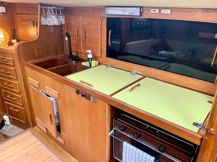Cozy Boat Hotel In Barcelona & Ac & Wifi & Parking Sant Adrià de Besòs